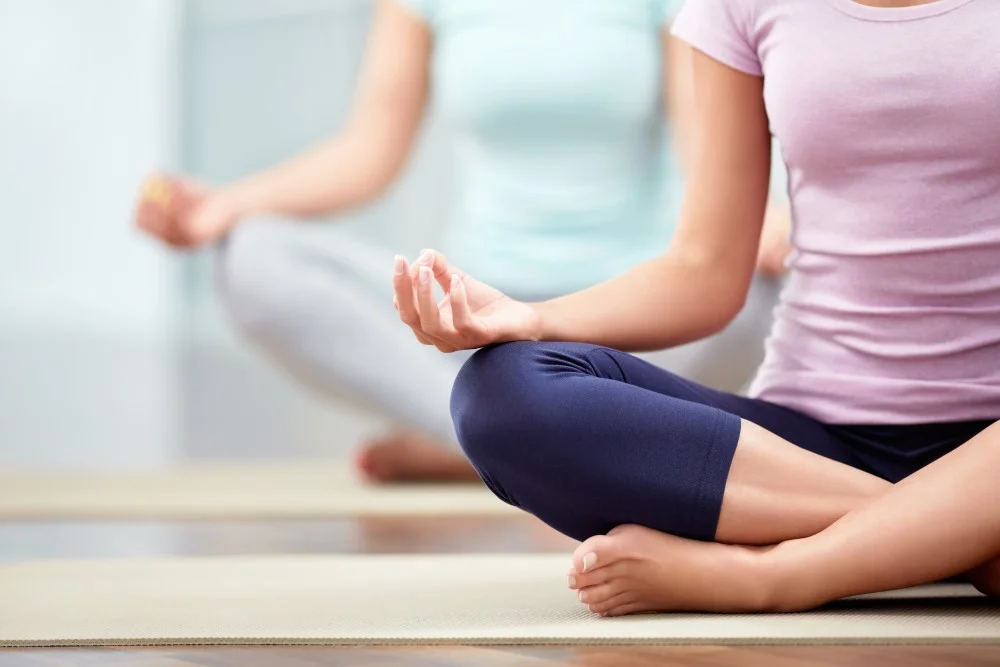 Kvinder der dyrker yoga